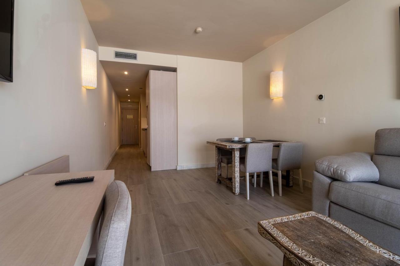 Aljarafe Suites By Qhotels Хельвес Экстерьер фото